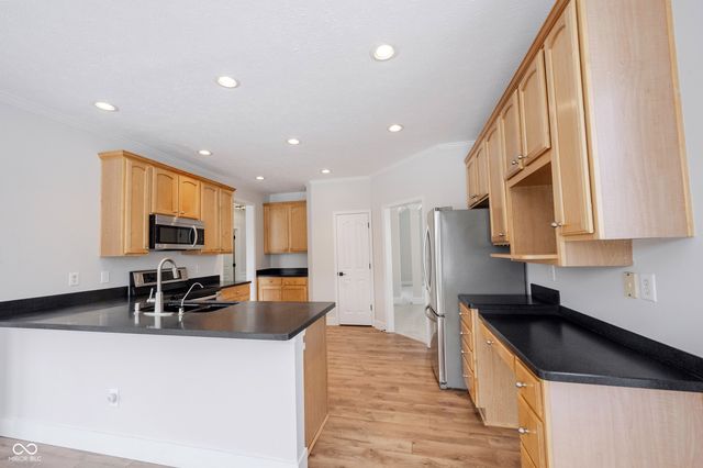 7611 Prairie View Drive, Indianapolis, IN 46256