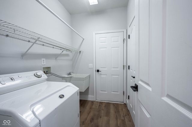 7611 Prairie View Drive, Indianapolis, IN 46256