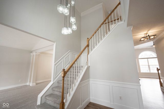 7611 Prairie View Drive, Indianapolis, IN 46256