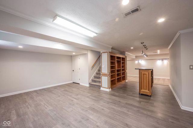 7611 Prairie View Drive, Indianapolis, IN 46256