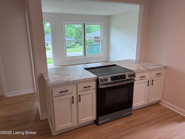 10607 Fairview Ave, Jeffersontown, KY 40299