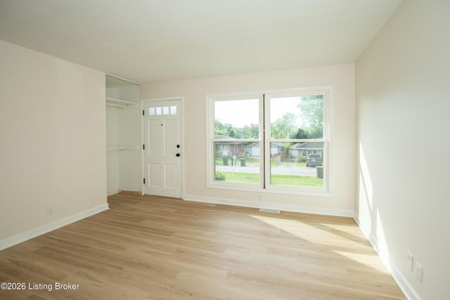10607 Fairview Ave, Jeffersontown, KY 40299
