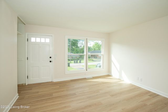 10607 Fairview Ave, Jeffersontown, KY 40299