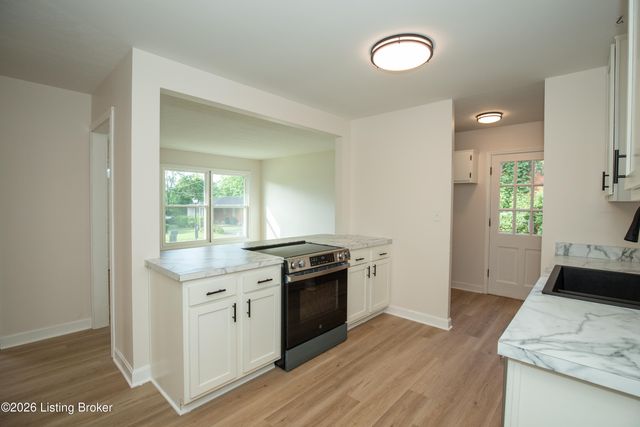 10607 Fairview Ave, Jeffersontown, KY 40299