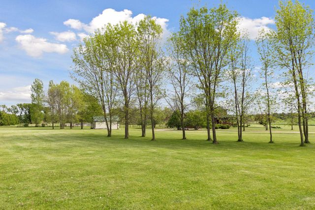 392 Old Cemetery Road, River Falls, WI 54022