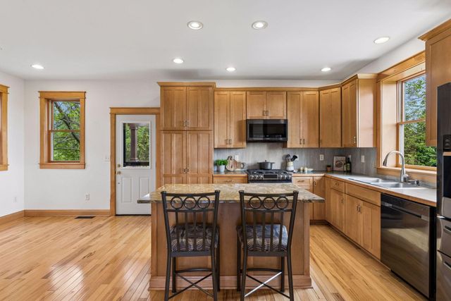 392 Old Cemetery Road, River Falls, WI 54022