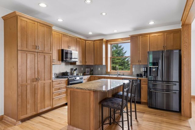392 Old Cemetery Road, River Falls, WI 54022