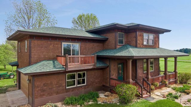 392 Old Cemetery Road, River Falls, WI 54022