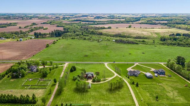 392 Old Cemetery Road, River Falls, WI 54022