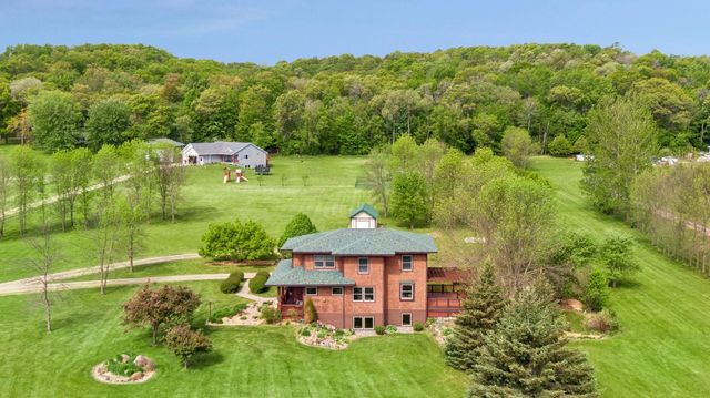 392 Old Cemetery Road, River Falls, WI 54022