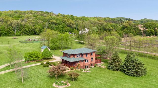 392 Old Cemetery Road, River Falls, WI 54022