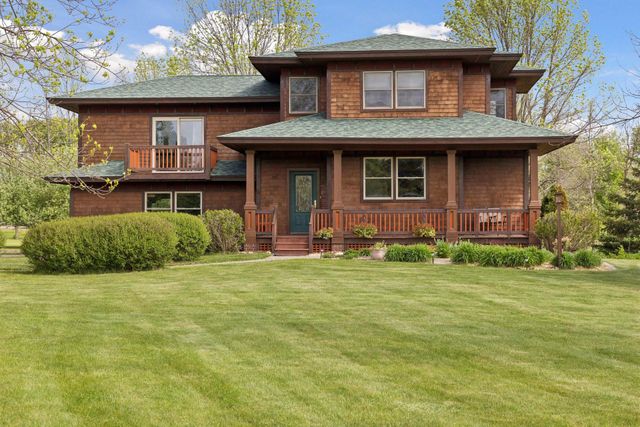 392 Old Cemetery Road, River Falls, WI 54022