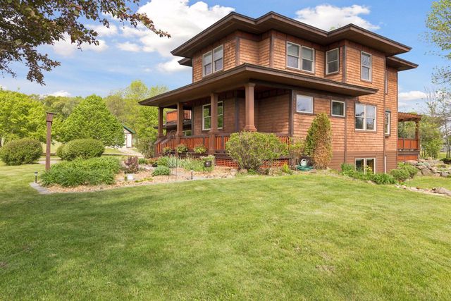 392 Old Cemetery Road, River Falls, WI 54022