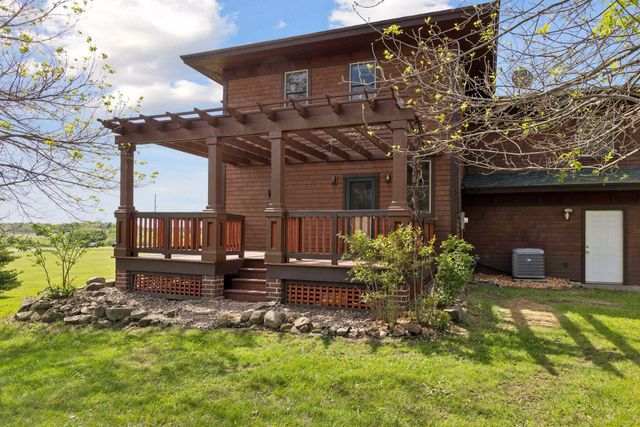 392 Old Cemetery Road, River Falls, WI 54022