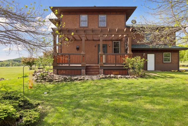 392 Old Cemetery Road, River Falls, WI 54022