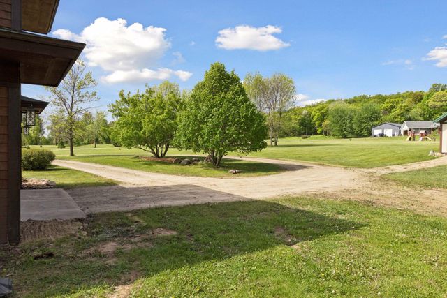 392 Old Cemetery Road, River Falls, WI 54022