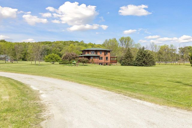 392 Old Cemetery Road, River Falls, WI 54022