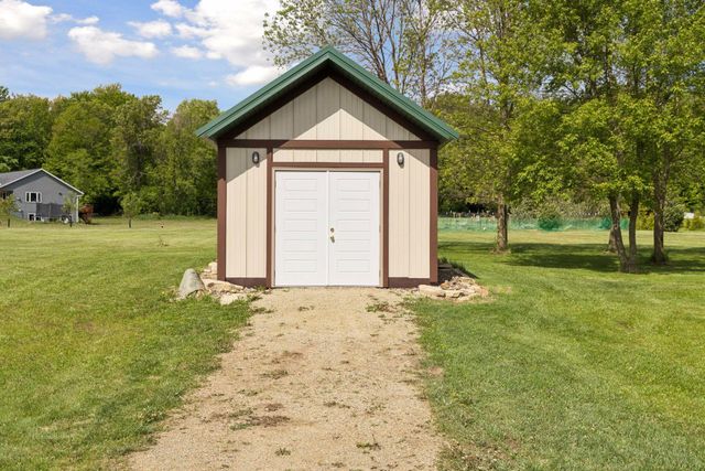 392 Old Cemetery Road, River Falls, WI 54022