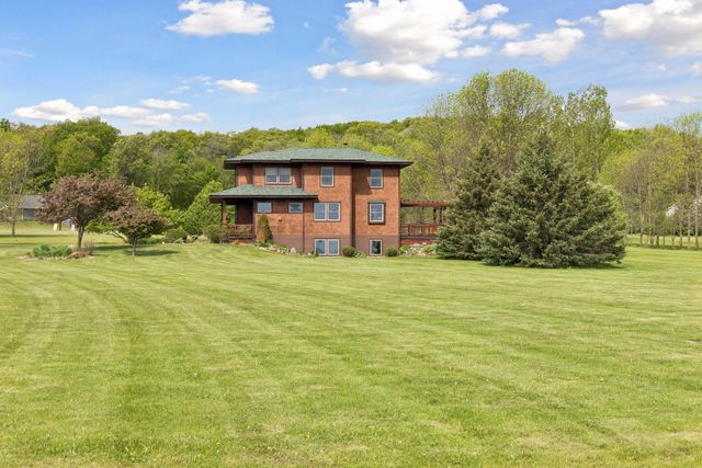 392 Old Cemetery Road, River Falls, WI 54022