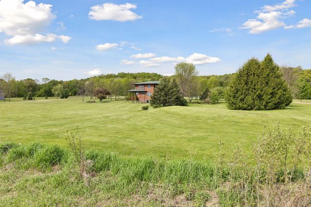 392 Old Cemetery Road, River Falls, WI 54022