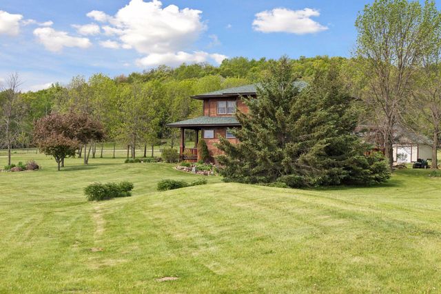 392 Old Cemetery Road, River Falls, WI 54022