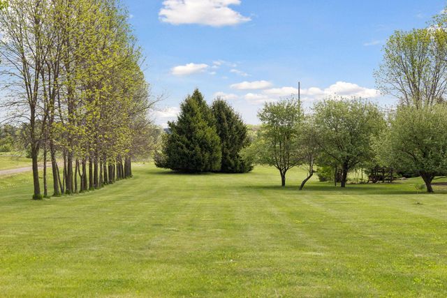 392 Old Cemetery Road, River Falls, WI 54022