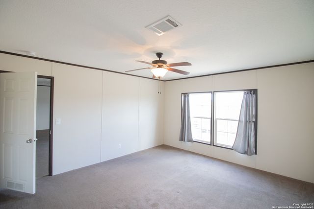 254 CR 406, Floresville, TX 78114