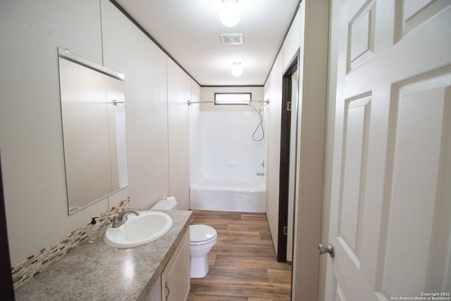 254 CR 406, Floresville, TX 78114