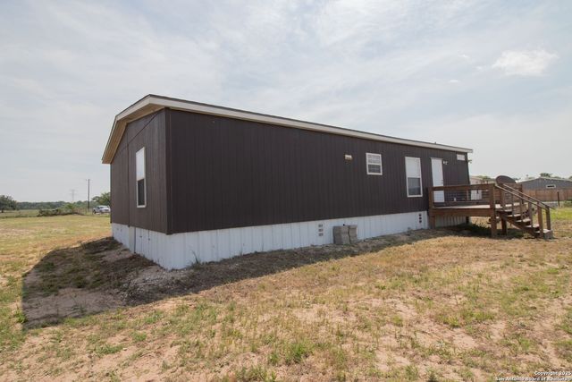 254 CR 406, Floresville, TX 78114