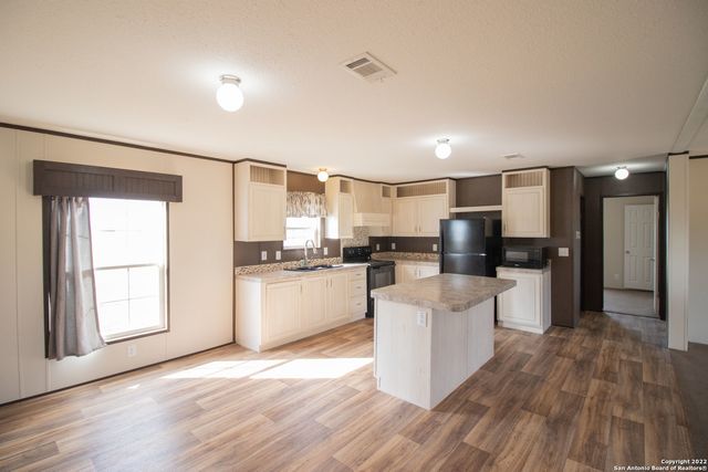 254 CR 406, Floresville, TX 78114