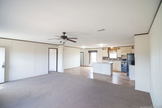 254 CR 406, Floresville, TX 78114