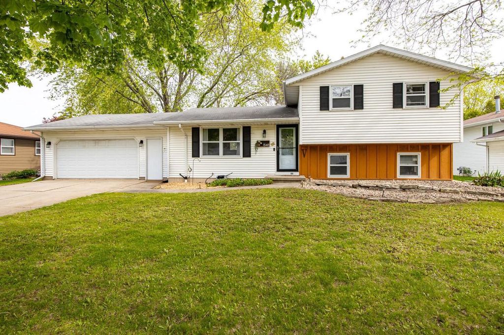 1548 E MOON BEAM TRAIL, Appleton, WI 54915