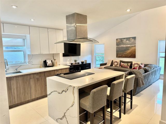 16323 SW 108th Ct, Miami, FL 33157