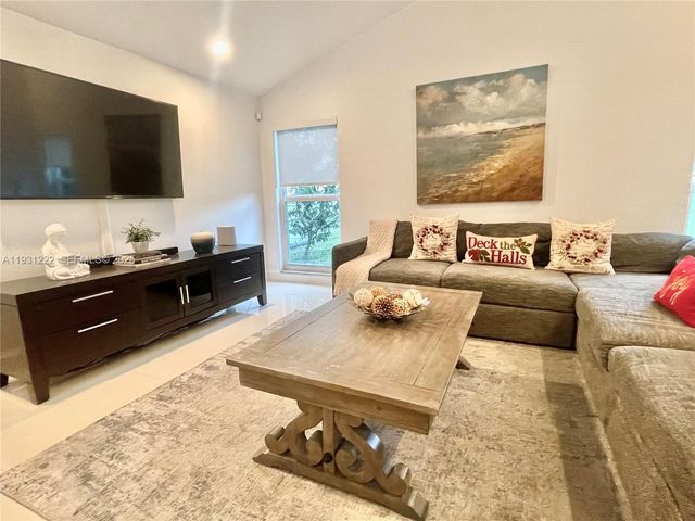 16323 SW 108th Ct, Miami, FL 33157