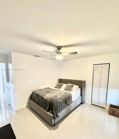 16323 SW 108th Ct, Miami, FL 33157