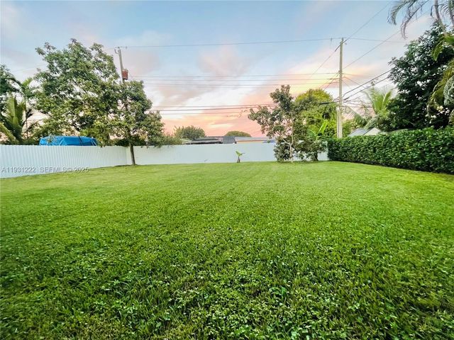 16323 SW 108th Ct, Miami, FL 33157