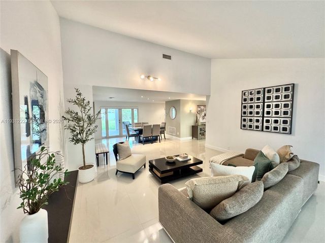 16323 SW 108th Ct, Miami, FL 33157