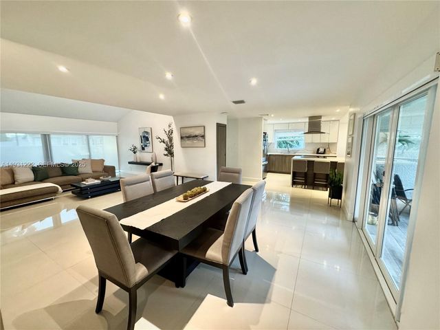 16323 SW 108th Ct, Miami, FL 33157