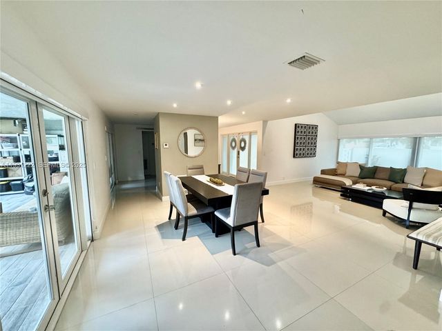 16323 SW 108th Ct, Miami, FL 33157