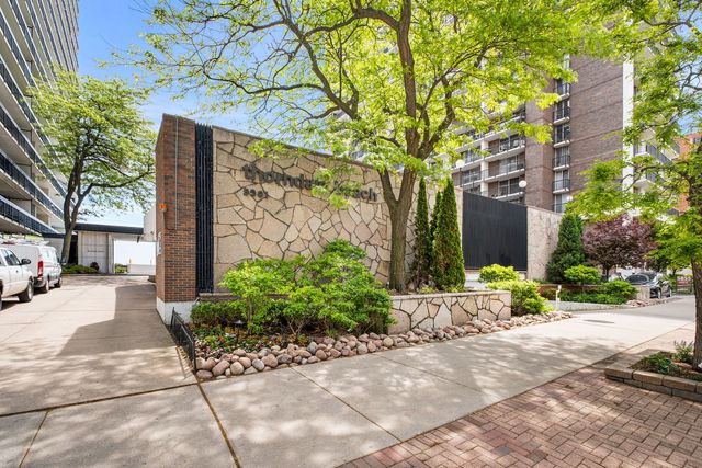 5901 N Sheridan Road 2C, Chicago, IL 60660