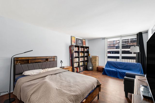 5901 N Sheridan Road 2C, Chicago, IL 60660
