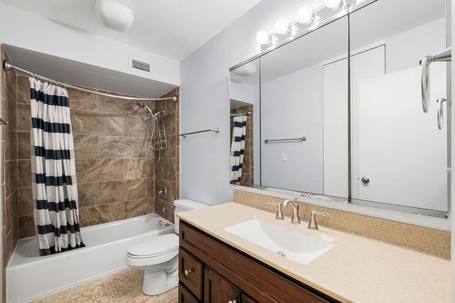 5901 N Sheridan Road 2C, Chicago, IL 60660