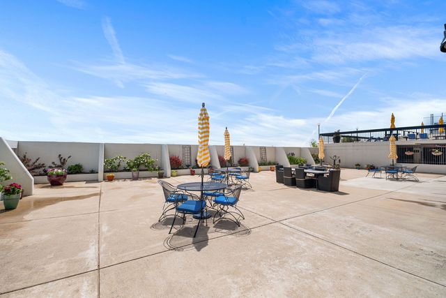 5901 N Sheridan Road 2C, Chicago, IL 60660