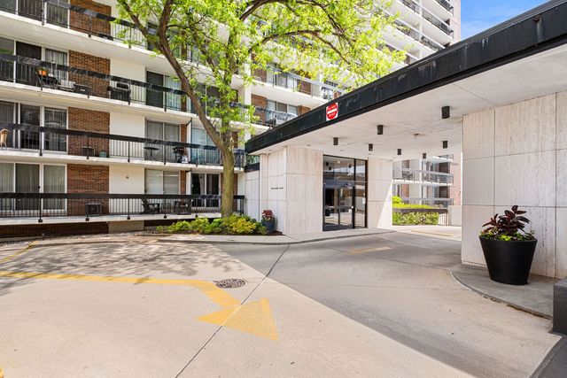 5901 N Sheridan Road 2C, Chicago, IL 60660