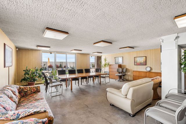 5901 N Sheridan Road 2C, Chicago, IL 60660