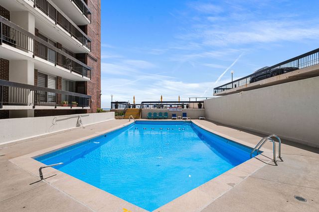 5901 N Sheridan Road 2C, Chicago, IL 60660
