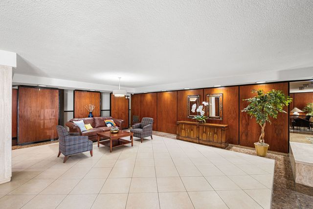 5901 N Sheridan Road 2C, Chicago, IL 60660