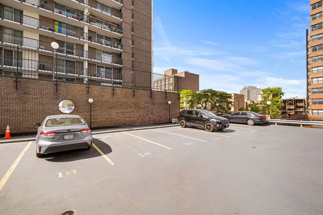 5901 N Sheridan Road 2C, Chicago, IL 60660