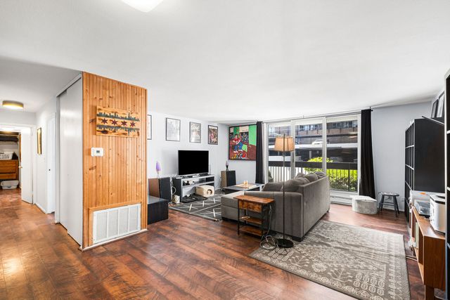 5901 N Sheridan Road 2C, Chicago, IL 60660