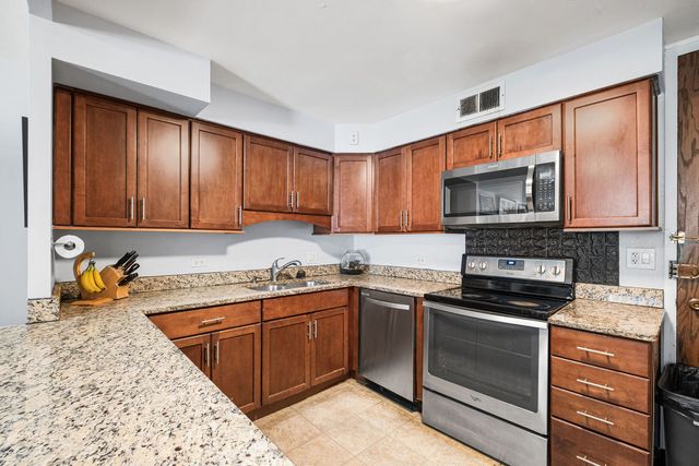 5901 N Sheridan Road 2C, Chicago, IL 60660